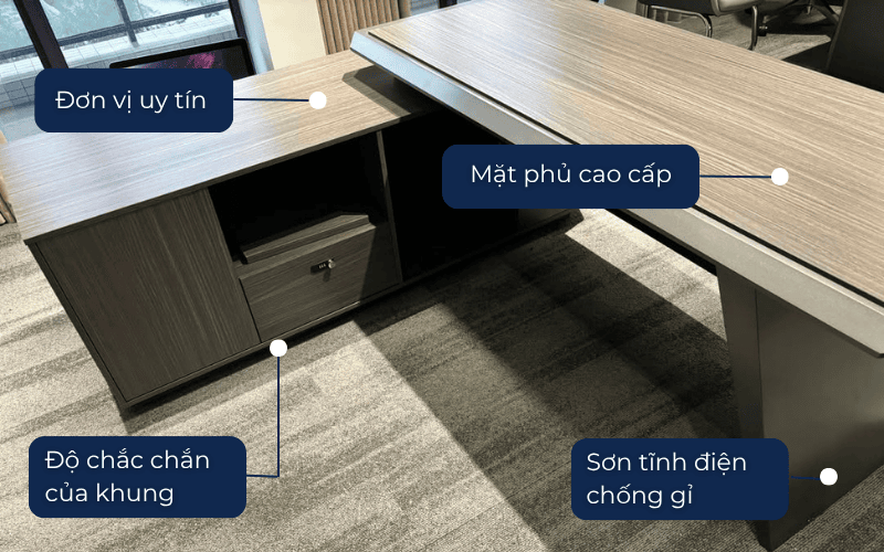 Kinh nghiệm chọn mua bàn giám đốc chân sắt