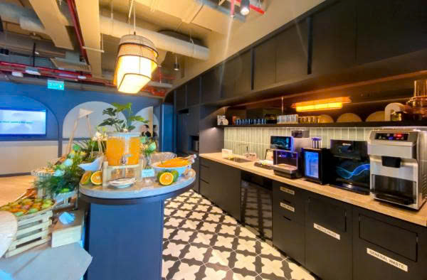 Khu vực pantry tại JustCo.