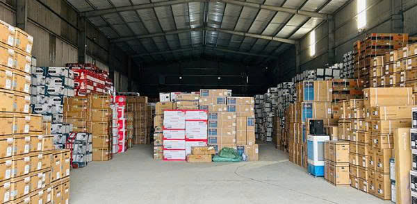 Kho hàng tại điện máy Phúc Khánh.